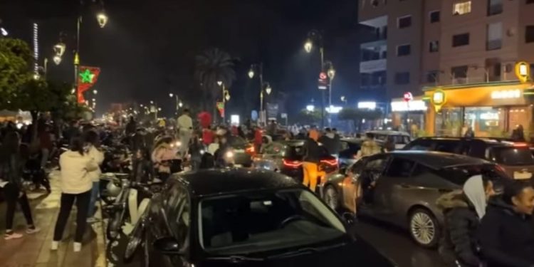 مباراة الأسود تنعش المقاهي وتخرج المراكشيين للاحتفال