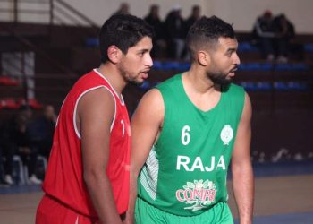فريق الرجاء لكرة السلة يطيح بالكوكب المراكشي ويحقق انتصاره الأول في الموسم