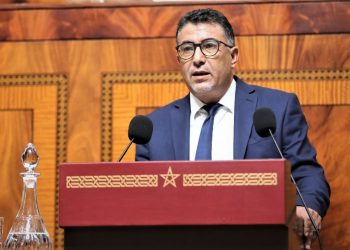  ” رشيد الحموني”  يطالب الحكومة بالكشف عن الأسباب التي دفعتها إلى سحب مجموعة من القوانين من البرلمان