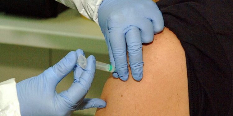 دولة جديدة تطبق التلقيح الإجباري
