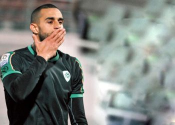 نادي الإمارات يعاقب آدم النفاتي