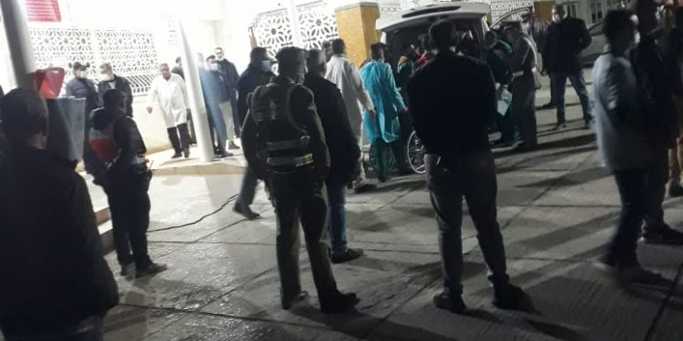 عااجل : استنفار أمني بالمستشفى الإقليمي لسيدي قاسم إثر انقلاب حافلة للنقل المدرسي بجماعة المرابيح