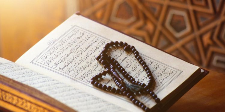 طفل إماراتي استغل “ظروف كورونا” ليحفظ القرآن الكريم كاملاً