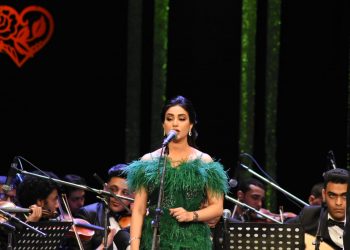 “أسماء لزرق” بين تجويد القرآن والغناء