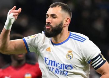 بنزيما يدق ناقوس الخطر في ريال مدريد