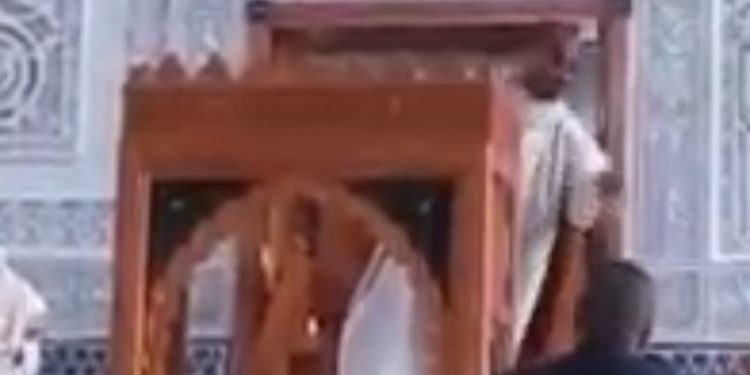 مصلي يمنع امام من القاء خطبة الجمعة بمراكش