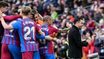 أوباميانغ يقود برشلونة لعبور محطة فالنسيا