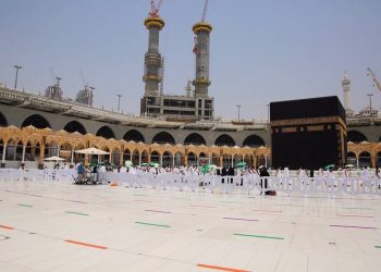 السعودية تعلن عن شروط جديدة لأداء العمرة أو الزيارة
