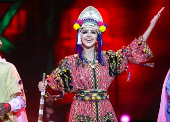” ميريام فارس ” ترد على منتقديها بخصوص اللباس الأمازيغي