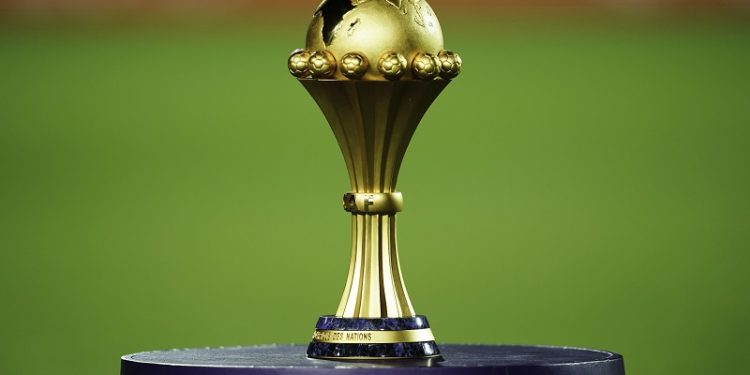 نهائي كاس افريقيا بطاقم تحكيم مغربي في غرفة ال”فار”