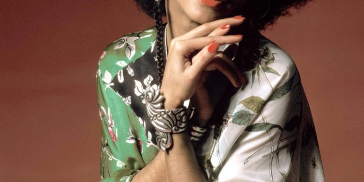 وفاة النجمة “Betty Davis ” عن 77 عاما