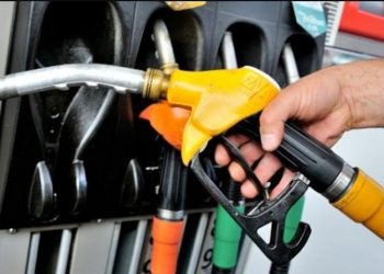 مهنيو قطاع النقل يشتكون ارتفاع أسعار المحروقات