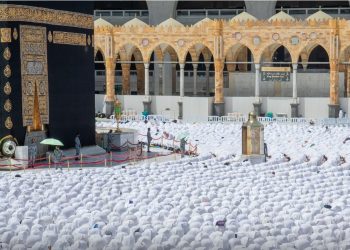 إقبال كبير في أول صلاة جمعة بالحرمين بعد رفع إجراءات التباعد
