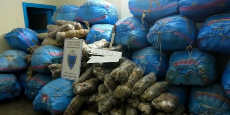 جمارك أكادير تحبط محاولة تهريب أطنان من “الكيف”