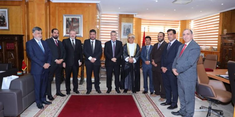 وزير العدل يستقبل سفير سلطنة عمان