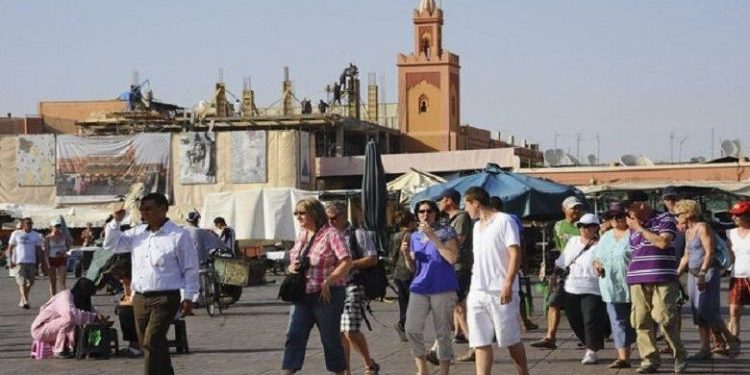 الحكومة تصادق على قانون لتنظيم مهنة المرشد السياحي