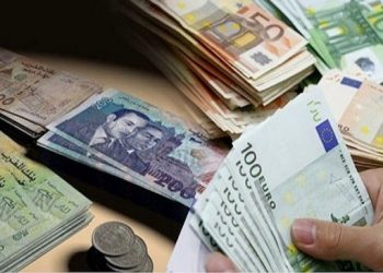 قيمة الدرهم تنخفض مقابل الدولار والأورو