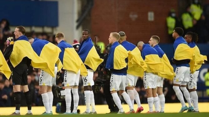 الدوري الإنجليزي الممتاز يعلق اتفاقية البث مع روسيا