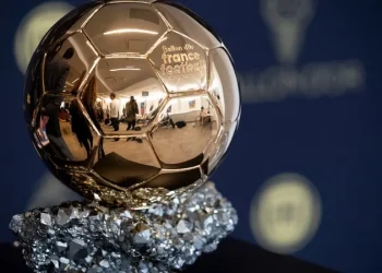 “فرانس فوتبول” تكشف عن النظام الجديد لجائزة الكرة الذهبية