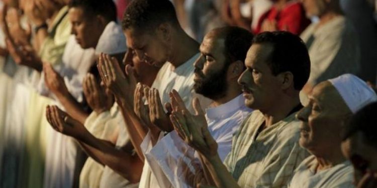 توجيهات بعدم نقل الصلوات أو بثها عبر وسائل الإعلام