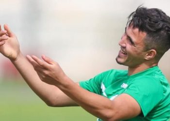 عموتة يستدعي لاعب متوسط ميدان الرجاء الرياضي