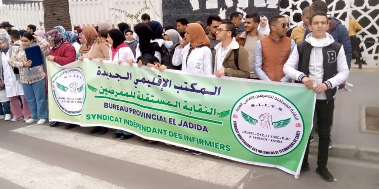 نقابة الممرضين تحتج بالبيضاء وترفض مخرجات الوزارة والنقابات