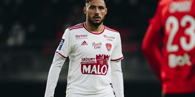 يوسف بلايلي تعرض لتسمم غذائي