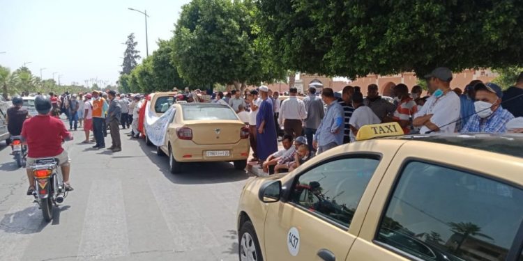 موت مفاجئ لسائق سيارة أجرة بمراكش يستنفر الأمن