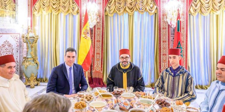 جلالة الملك يقيم مأدبة إفطار على شرف رئيس الحكومة الاسبانية