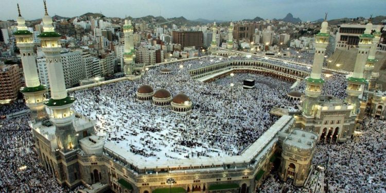 السعودية تصدر تأشيرات سياحية إلكترونية