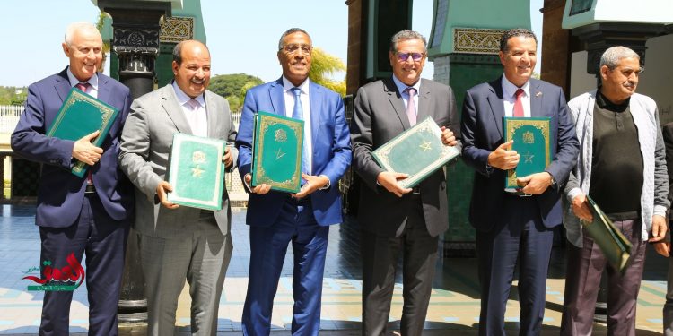 الحكومة توقع على اتفاق اجتماعي مع المركزيات النقابية و”الباطرونا”