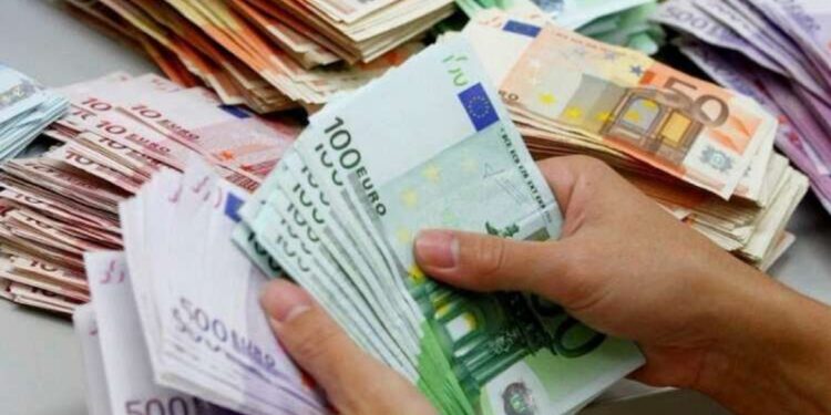البنك الدولي يكشف ارتفاع التحويلات المالية إلى المغرب بـ40%