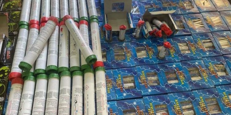 وجدة.. حجز أزيد من 18 ألف وحدة من الشهب و المفرقعات النارية