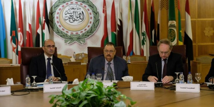 المغرب يشارك في مؤتمر دولي بالقاهرة حول مكافحة الاتجار والانتشار غير المشروع للأسلحة
