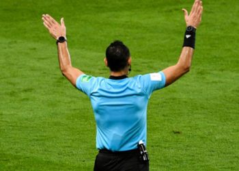 فيفا تكشف عن تعيين 36 حكما و69 حكما مساعدا و24 حكم فيديو لكأس العالم بقطر