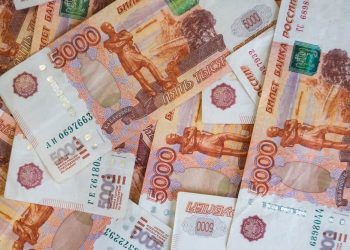 روسيا تسدد الديون الخارجية بالروبل