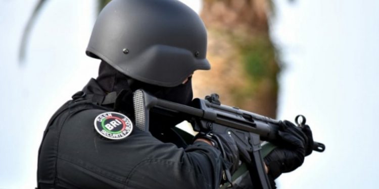 صفرو.. شرطي يضطر لإشهار السلاح لتوقيف ثلاثة أشخاص