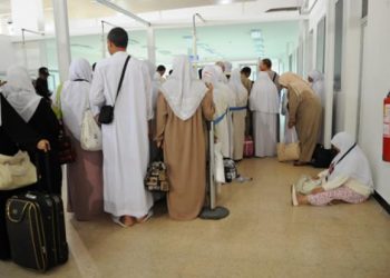 معتمرون مغاربة عالقين بمطار القاهرة الدولي
