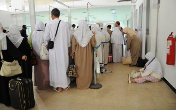 معتمرون مغاربة عالقين بمطار القاهرة الدولي