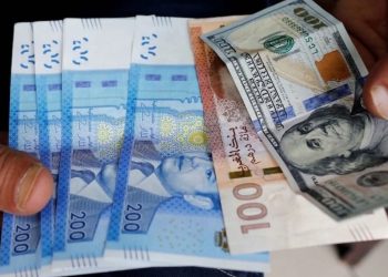 الدرهم ينخفض مقابل الأورو والدولار