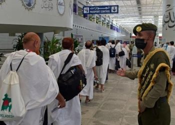 السعودية تخفف قيود “كوفيد” مع بدء وصول الحجاج