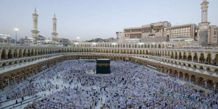 الفوج الأول من الحجاج المغاربة يتوجه إلى الديار المقدسة