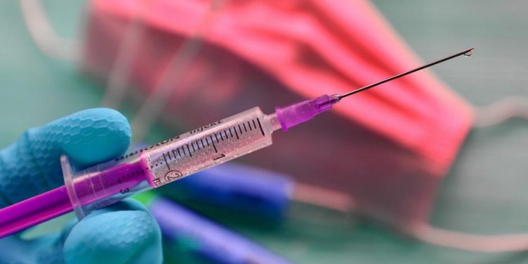 وزارة الصحة الأمريكية تبرم اتفاقا لشراء 105 ملايين جرعة من لقاح (كوفيد-19)