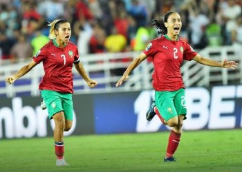 المنتخب الوطني النسوي بكامل عناصره الأساسية قبل مباراه النهائي