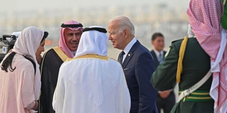 ولي العهد السعودي يستقبل بايدن في جدة
