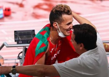 الجزائري جمال جبلي يهنئ البطل سفيان البقالي