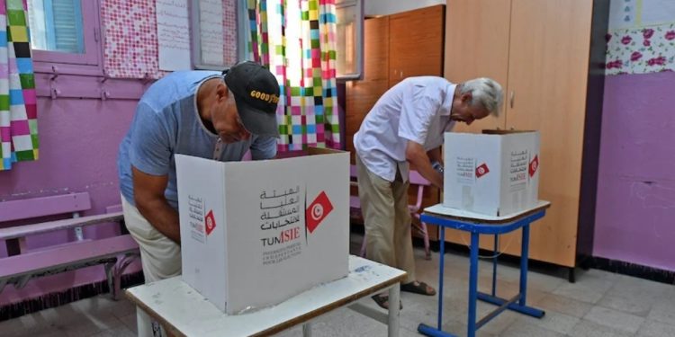 تونس.. أقل من 28% مشارك في الاستفتاء على الدستور الجديد