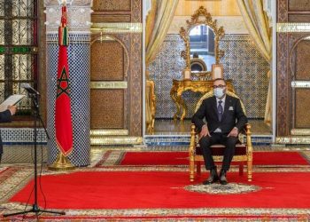 جلالة الملك يستقبل والي بنك المغرب