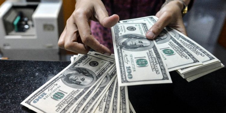الدولار يسجل أعلى مستوى في 26 شهرا مقابل الدرهم