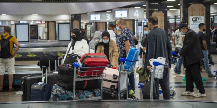 مكتب المطارات يوضح أسباب تأخر وصول أمتعة المسافرين